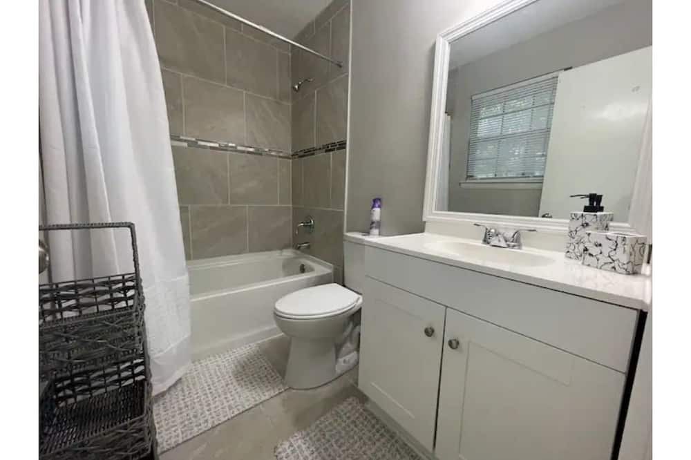 Photo of Bathroom in Hinesville