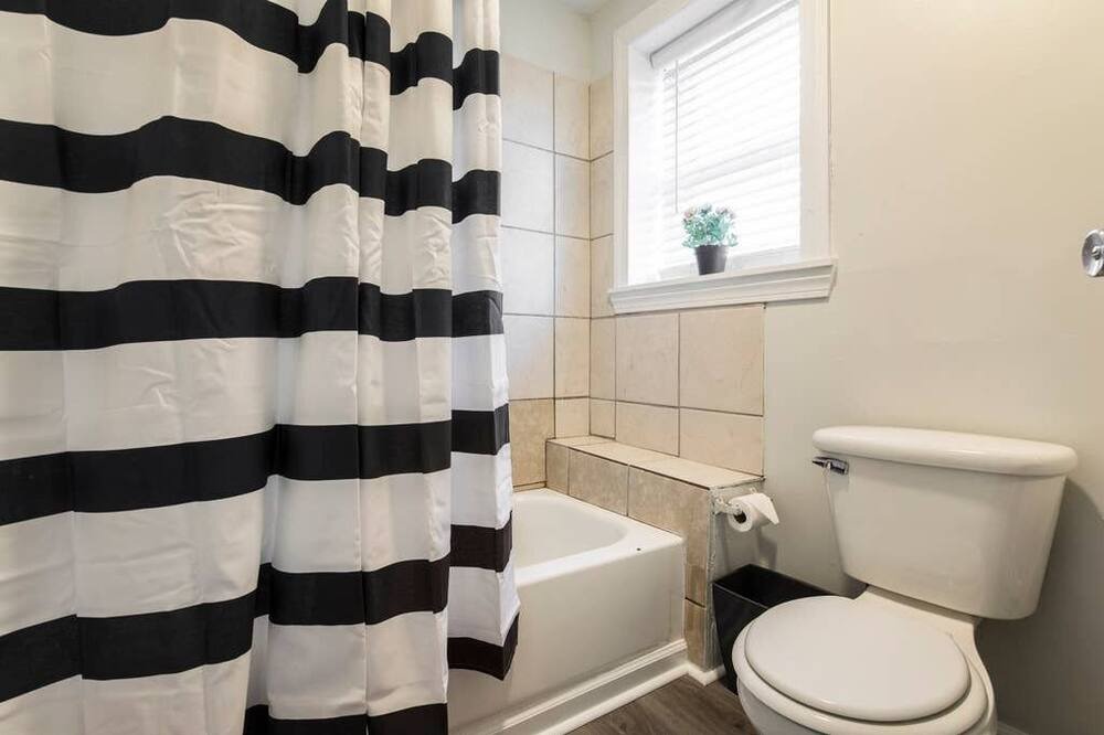 Photo of Bathroom in Smoketown Jackson