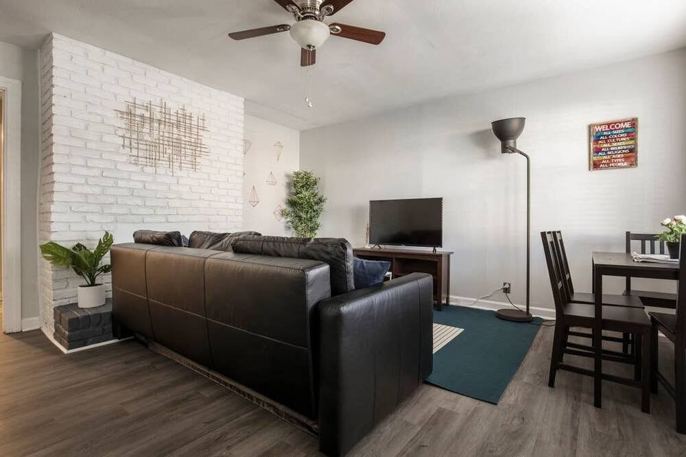 Photo of Livingroom in Smoketown Jackson