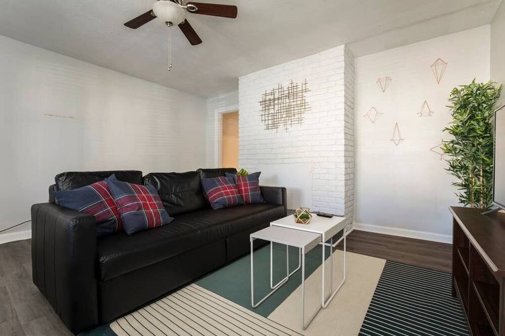 Photo of Livingroom in Smoketown Jackson