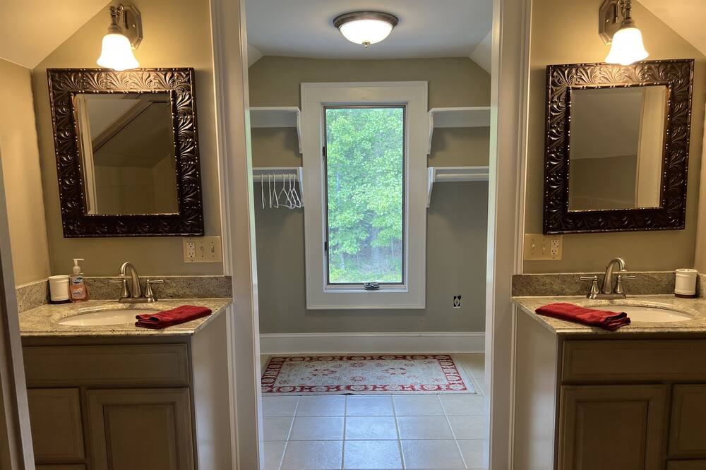 Photo of Bathroom in Maurertown