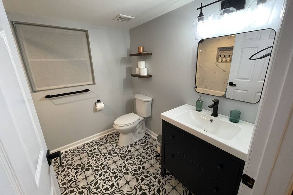 Photo of Bathroom in Executive Park