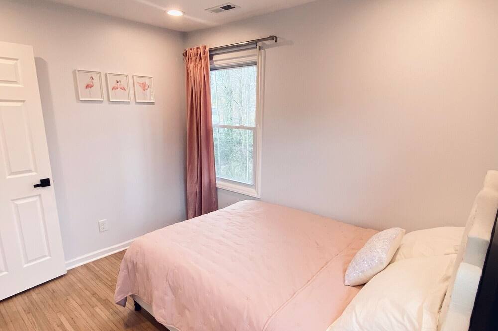 Photo of Bedroom in Executive Park