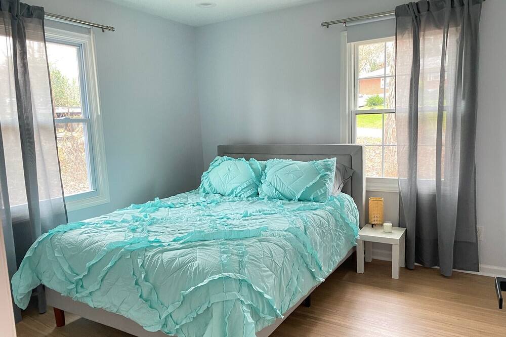 Photo of Bedroom in Executive Park