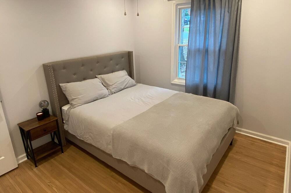 Photo of Bedroom in Executive Park