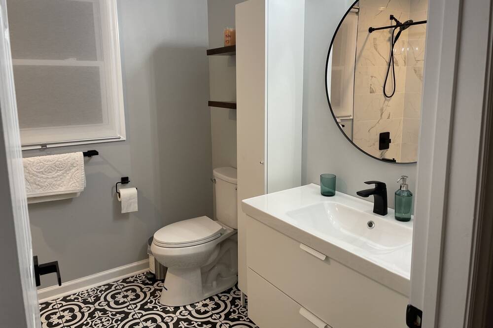 Photo of Bathroom in Executive Park