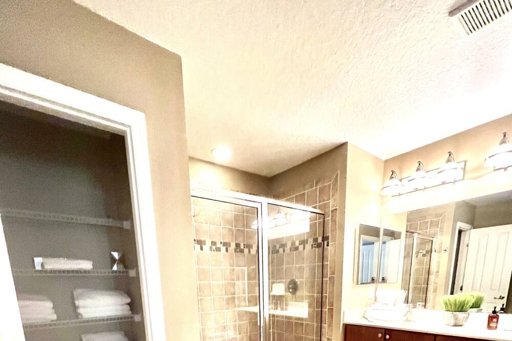 Photo of Bathroom in Oviedo