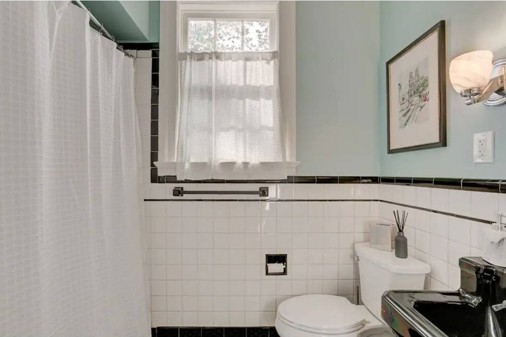 Photo of Bathroom in Greater Belhaven