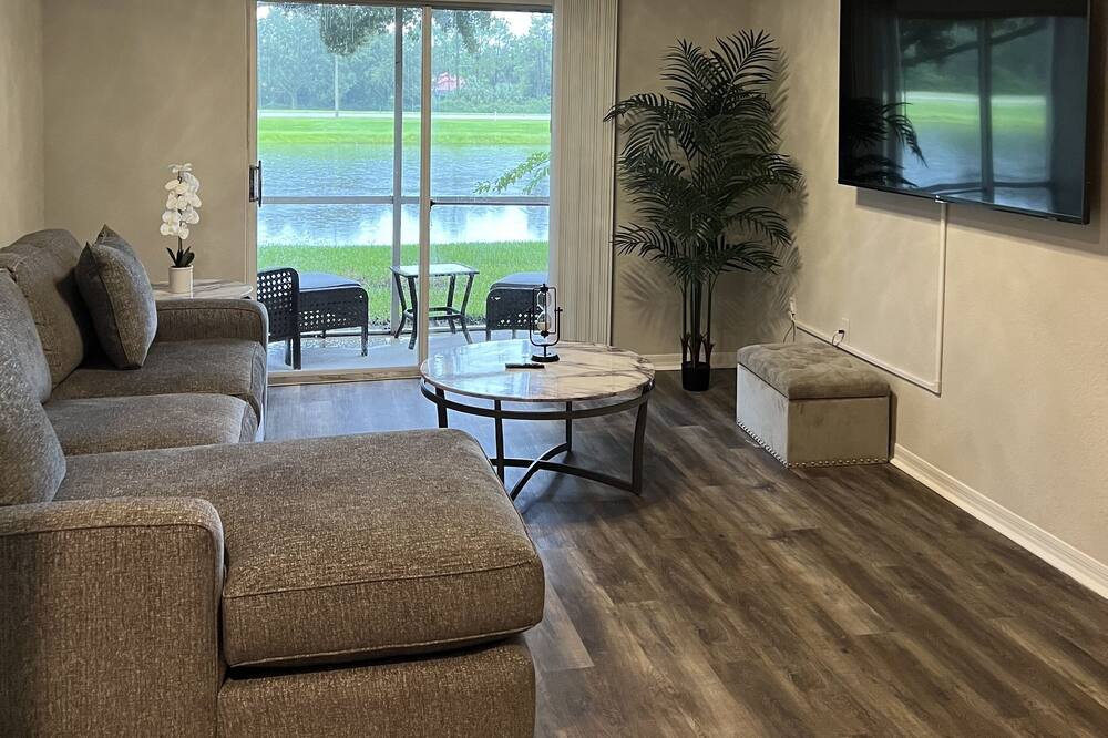 Photo of Livingroom in County Line Coalition