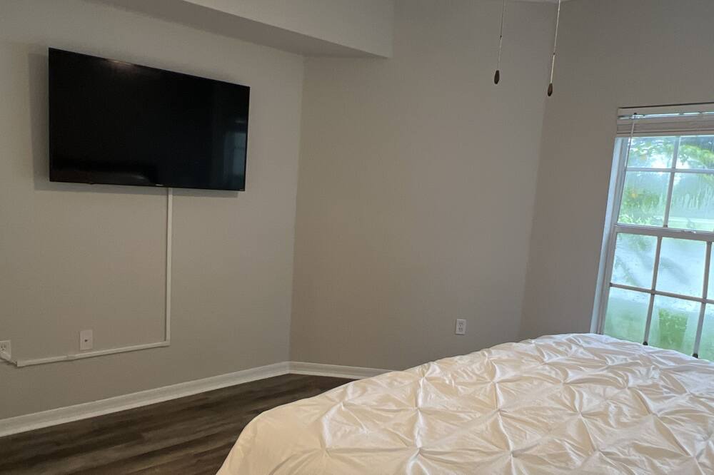 Photo of Bedroom in County Line Coalition