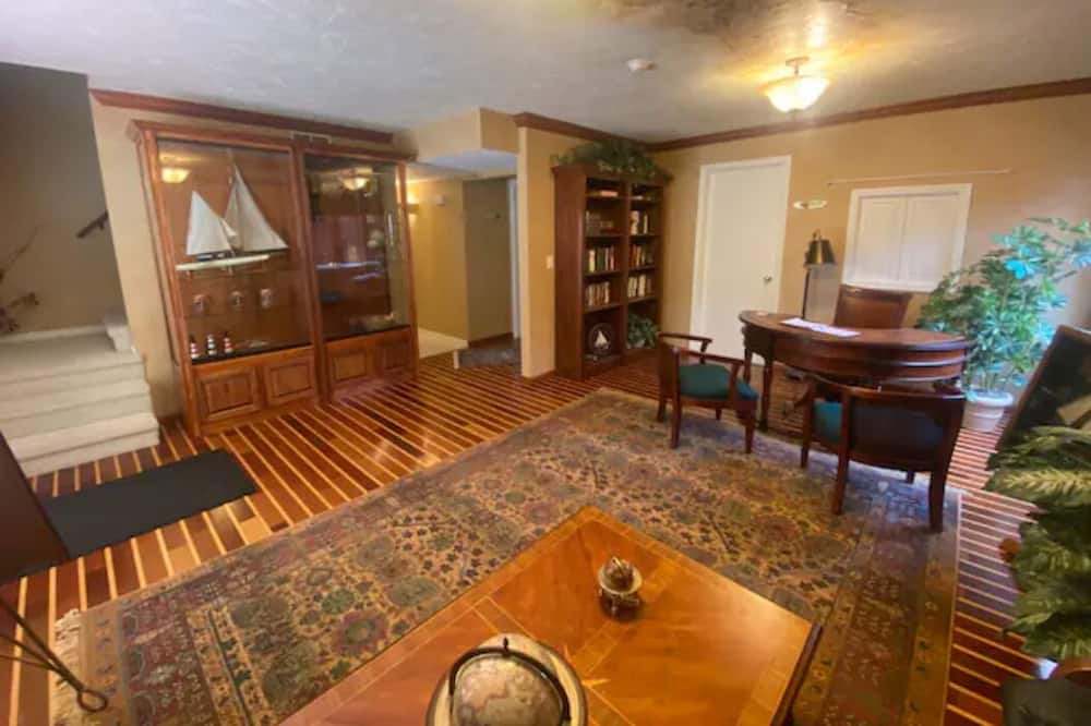 Photo of Livingroom in Elwood