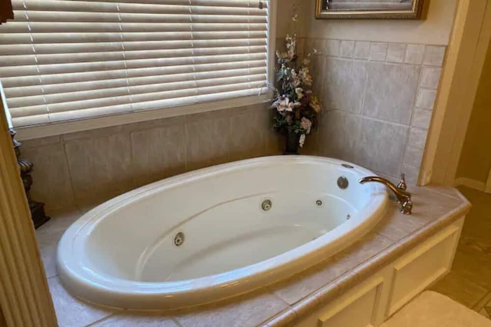 Photo of Bathroom in Elwood