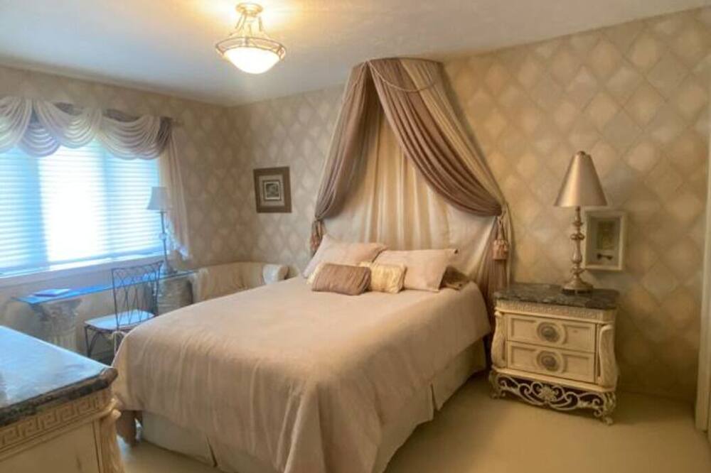 Photo of Bedroom in Elwood