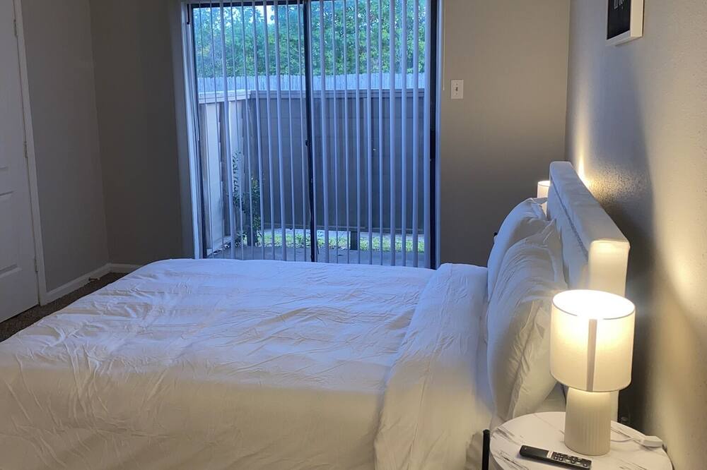 Photo of Bedroom in Humble
