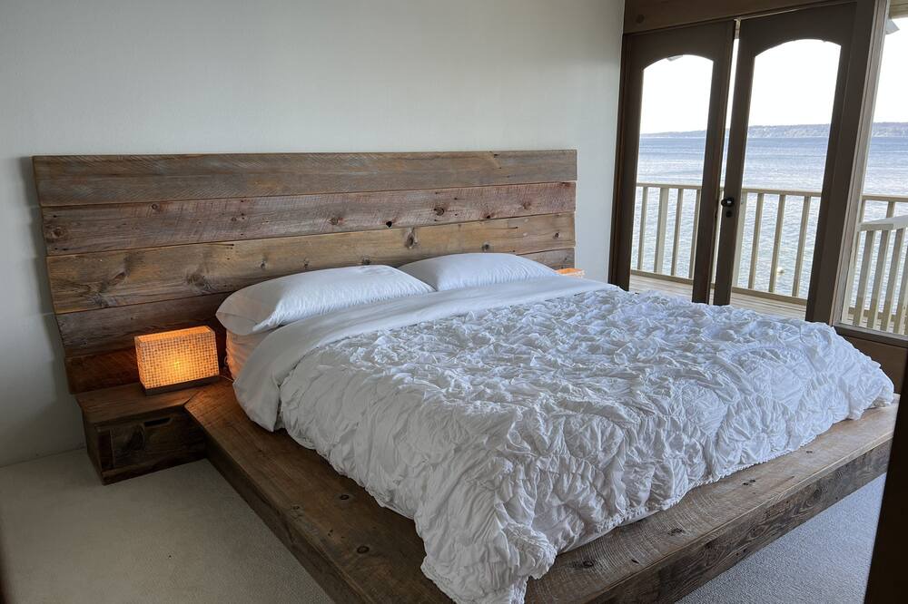 Photo of Bedroom in Arbor Heights