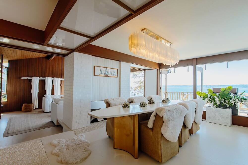 Photo of Bedroom in Arbor Heights