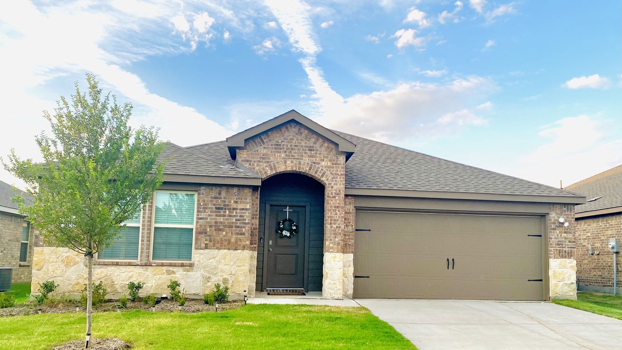 Photo of Outdoor in Aubrey