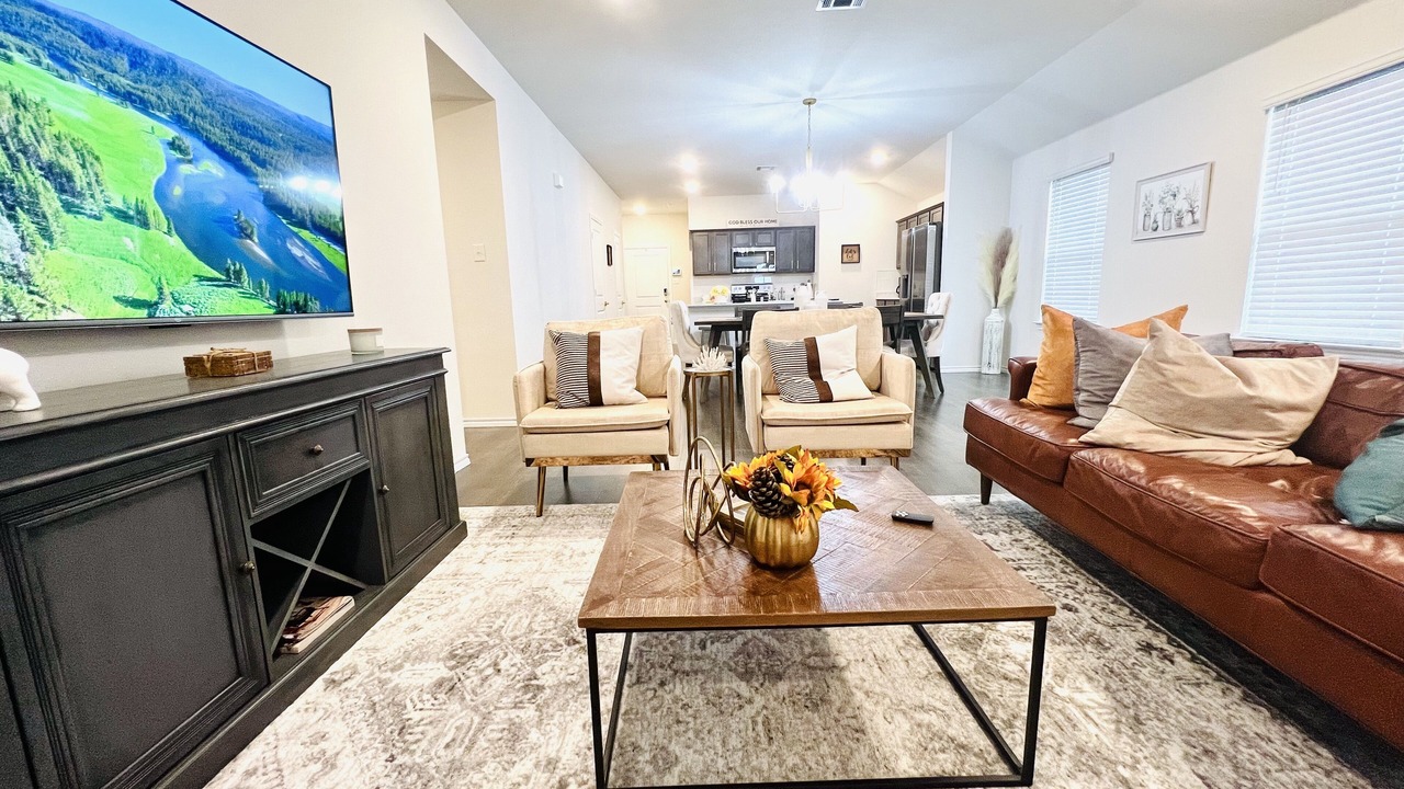 Photo of Livingroom in Aubrey