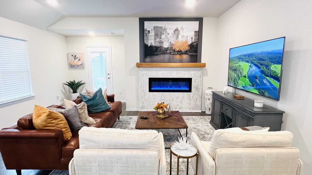 Photo of Livingroom in Aubrey