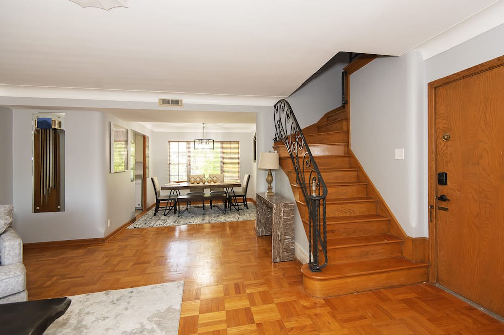 Photo of Livingroom in St. Louis Hills