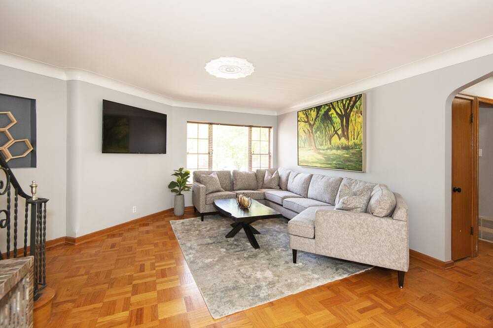 Photo of Livingroom in St. Louis Hills