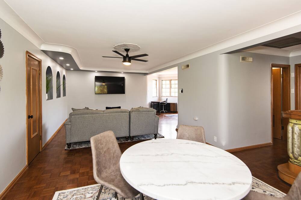 Photo of Livingroom in St. Louis Hills