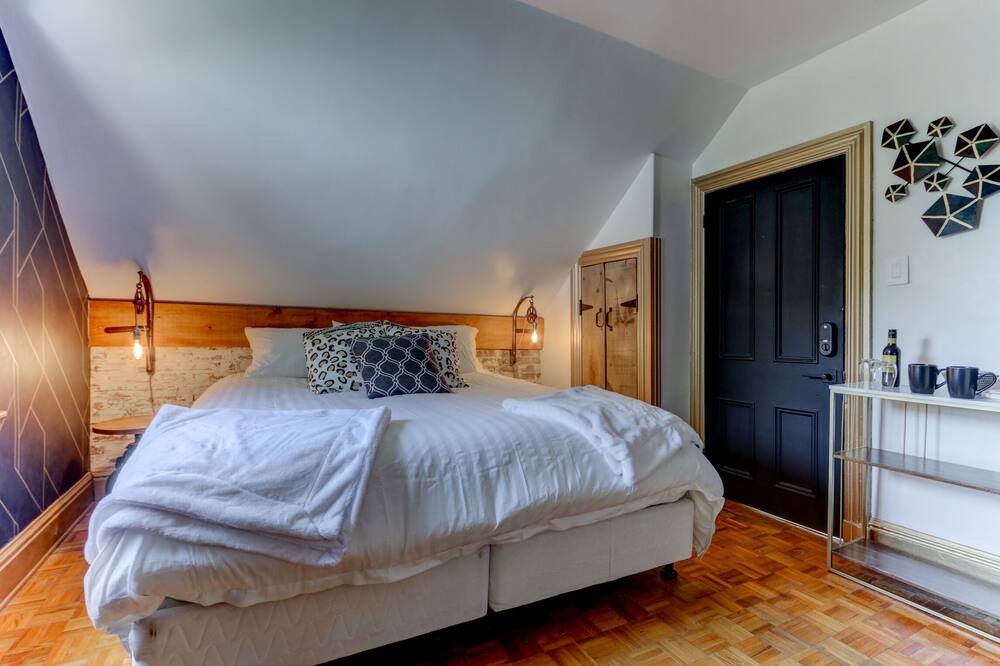 Photo of Bedroom in Grenville-sur-la-Rouge