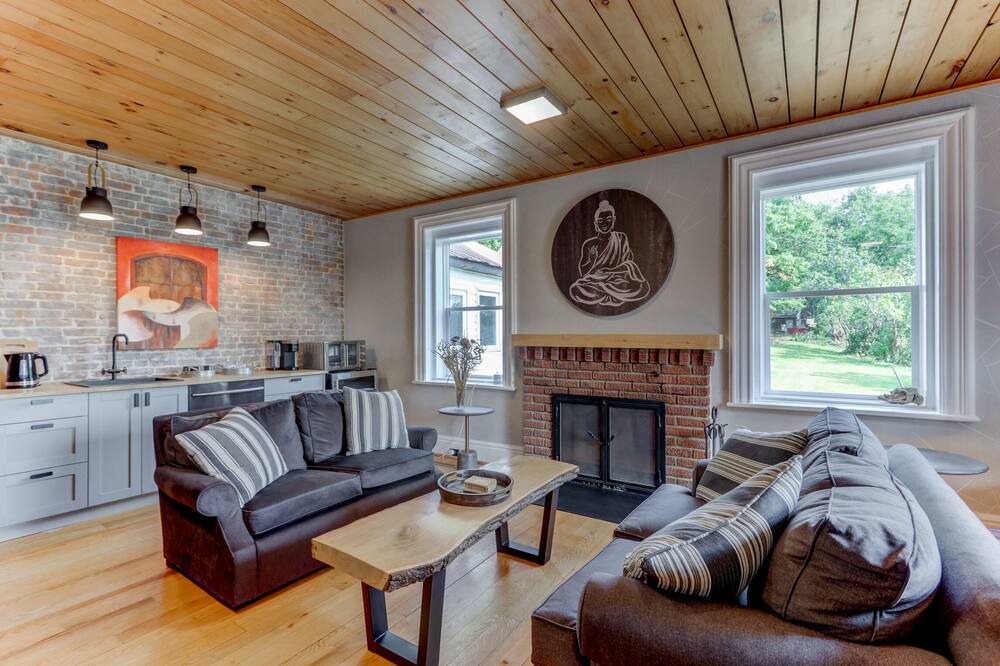 Photo of Livingroom in Grenville-sur-la-Rouge