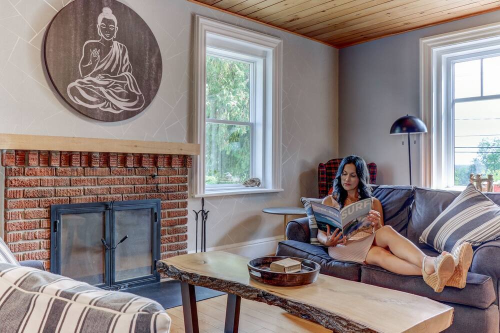 Photo of Livingroom in Grenville-sur-la-Rouge