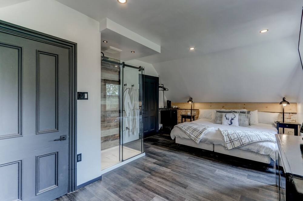 Photo of Bedroom in Grenville-sur-la-Rouge