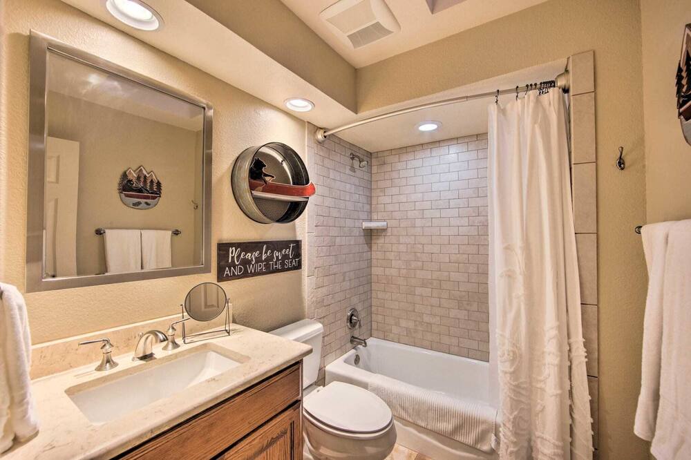 Photo of Bathroom in Carolyn Estates