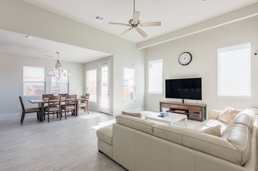 Photo of Livingroom in Pflugerville