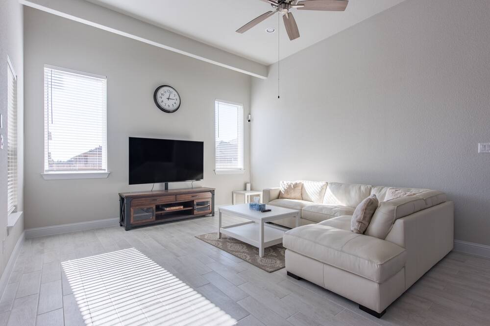 Photo of Livingroom in Pflugerville