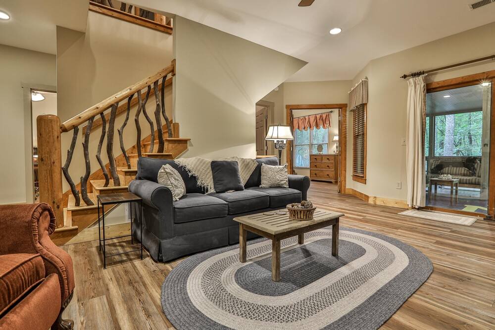 Photo of Livingroom in Big Canoe