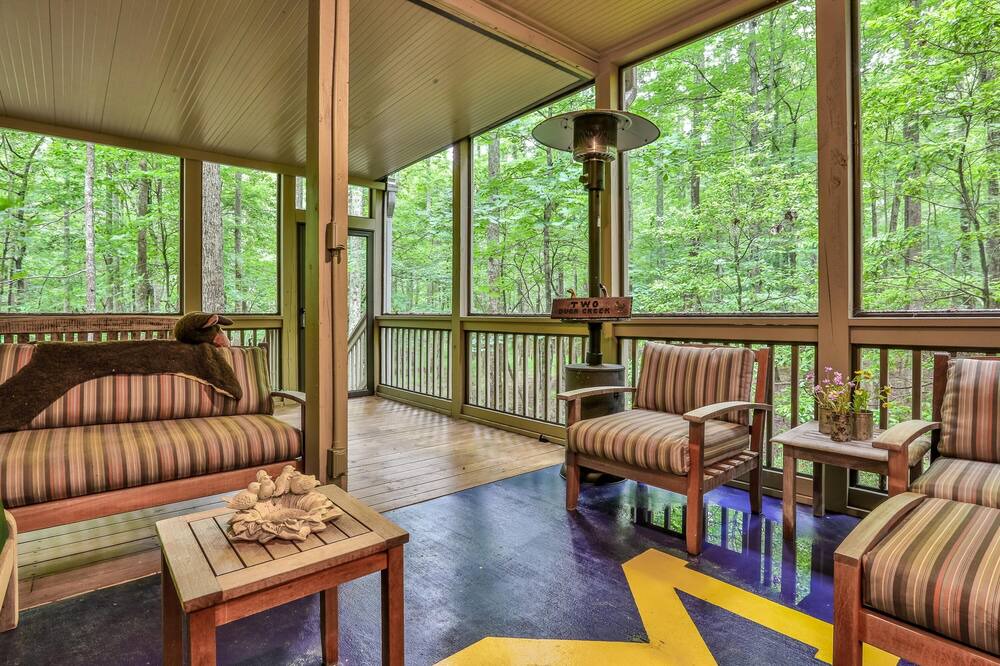 Photo of Livingroom in Big Canoe