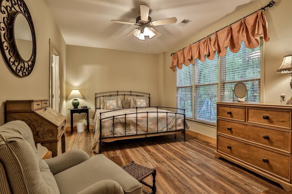 Photo of Bedroom in Big Canoe