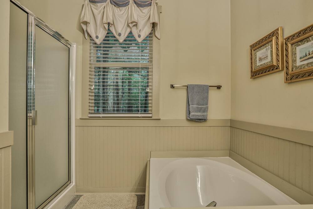 Photo of Bathroom in Big Canoe