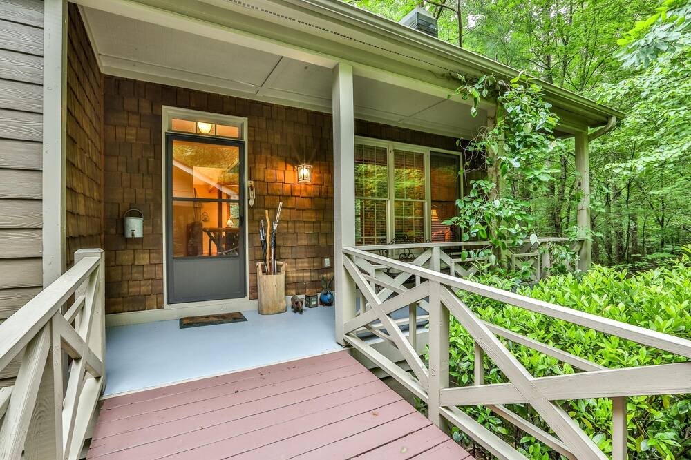 Photo of Patio Balcony in Big Canoe