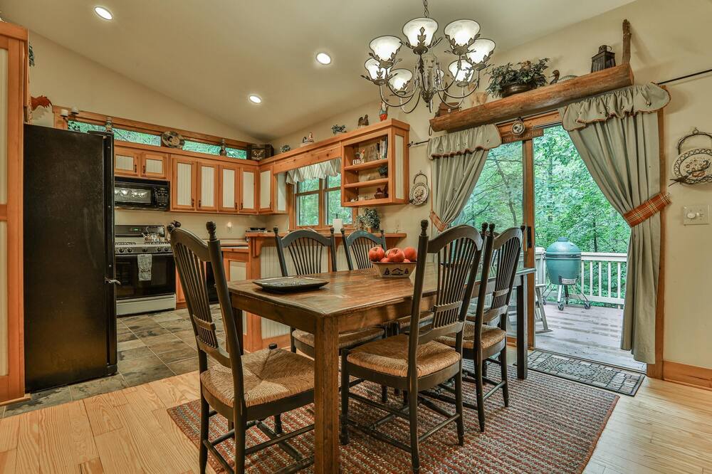 Photo of Kitchen in Big Canoe