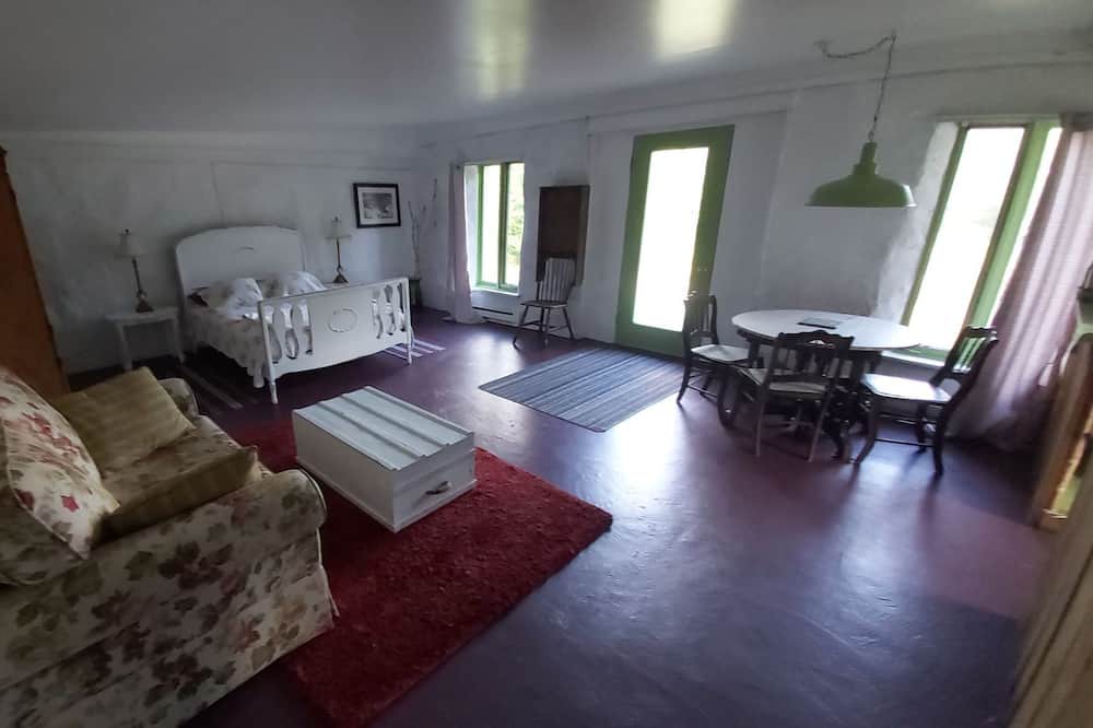 Photo of Livingroom in Sainte-Marcelline-de-Kildare
