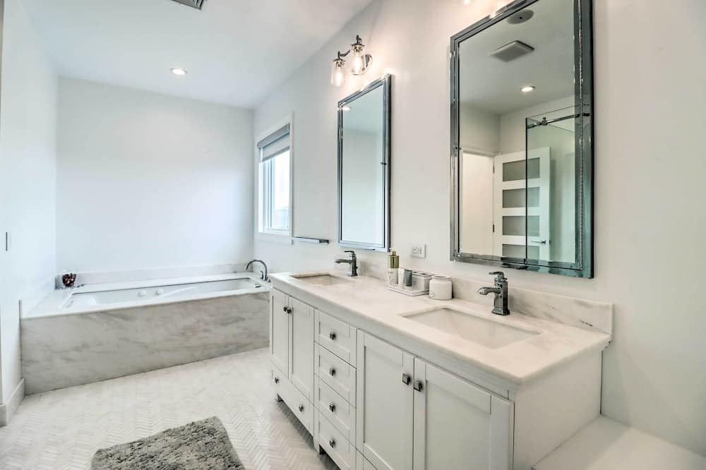 Photo of Bathroom in Kresgeville