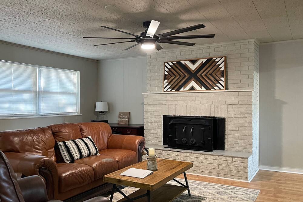 Photo of Livingroom in Owasso