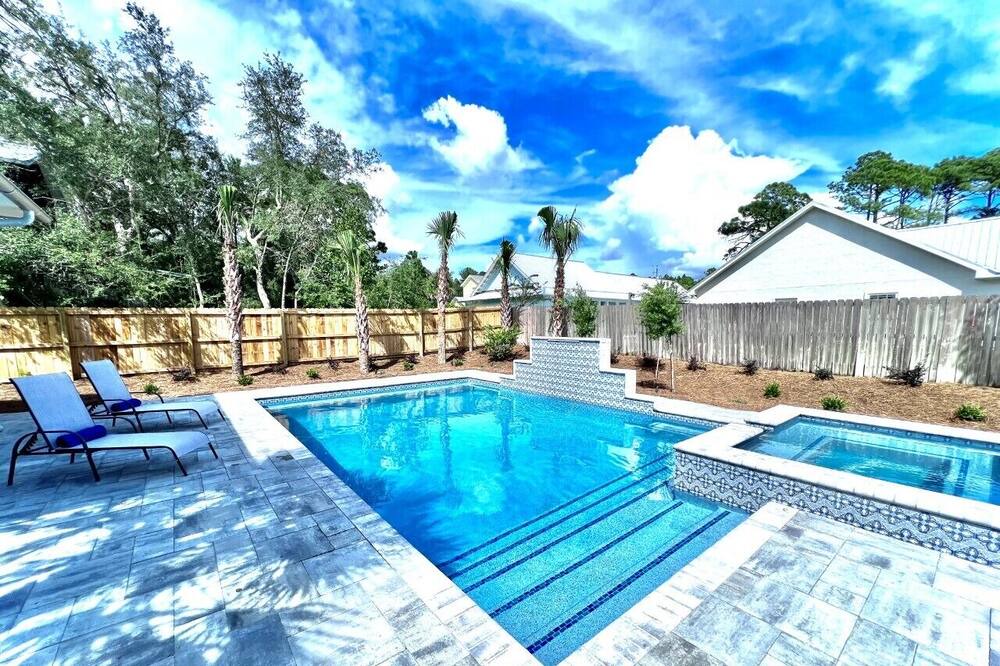 Photo of Outdoor in White's Gulfview