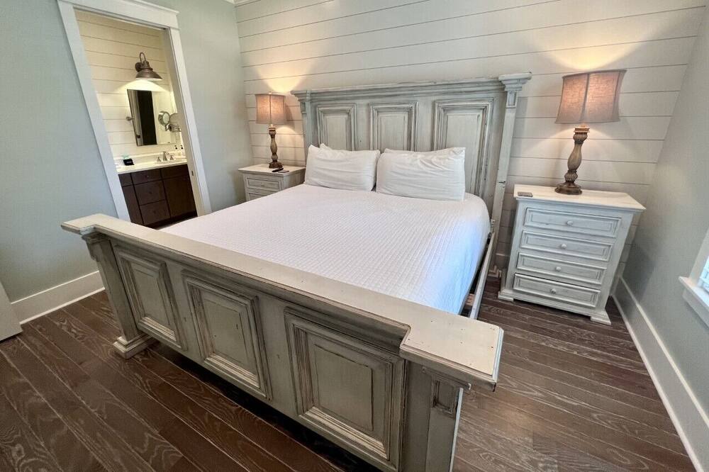 Photo of Bedroom in White's Gulfview