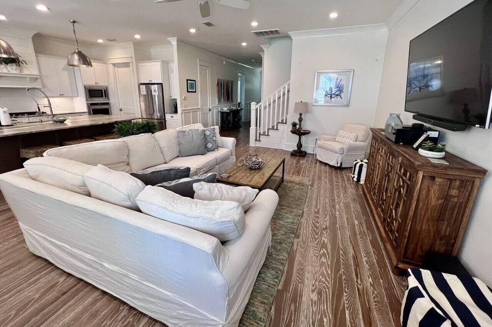 Photo of Livingroom in White's Gulfview