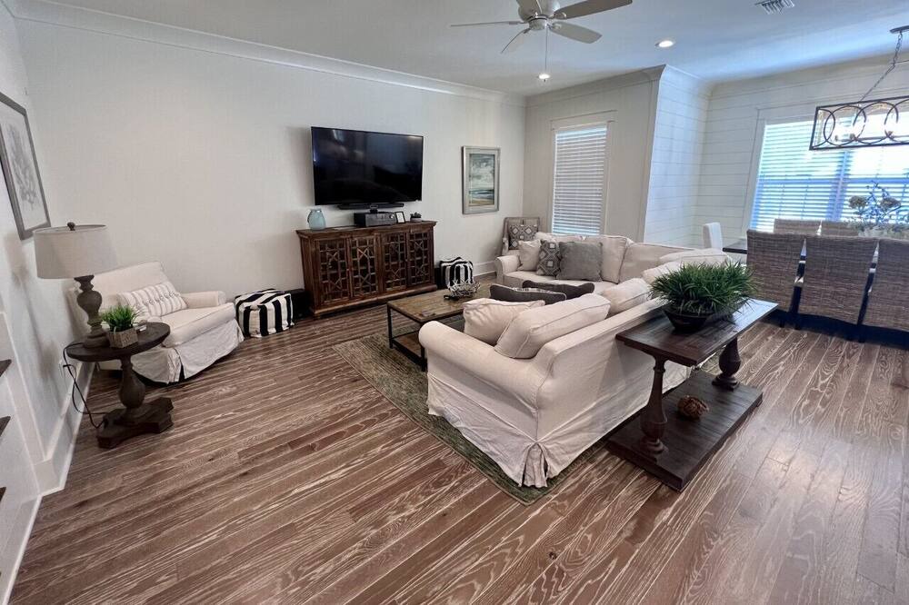Photo of Livingroom in White's Gulfview