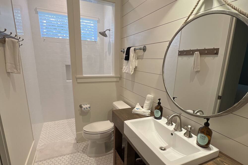 Photo of Bathroom in White's Gulfview