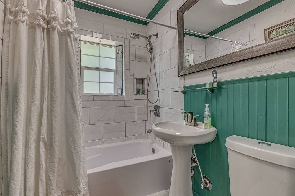 Photo of Bathroom in Central Oklahoma City