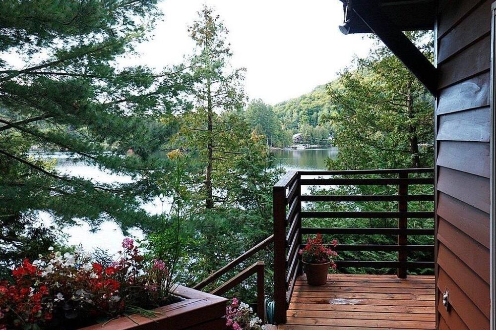 Photo of Patio Balcony in Val-des-Monts