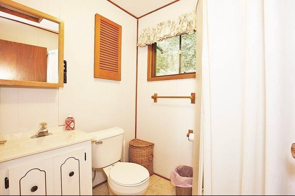 Photo of Bathroom in Val-des-Monts